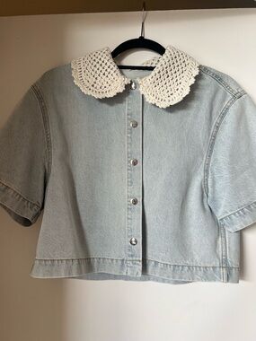 Frame Denim Light Blue Cropped Denim Top with Cream Crochet Collar